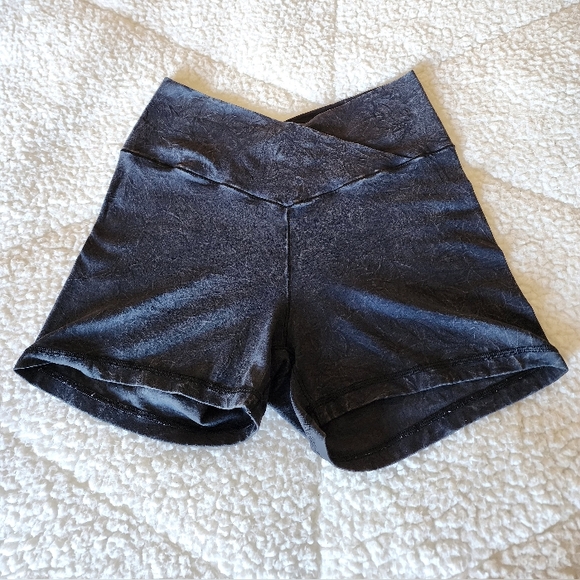 Offline by Aerie Real Me High Waisted Crossover 3" Bike Shorts - Picture 3 of 3